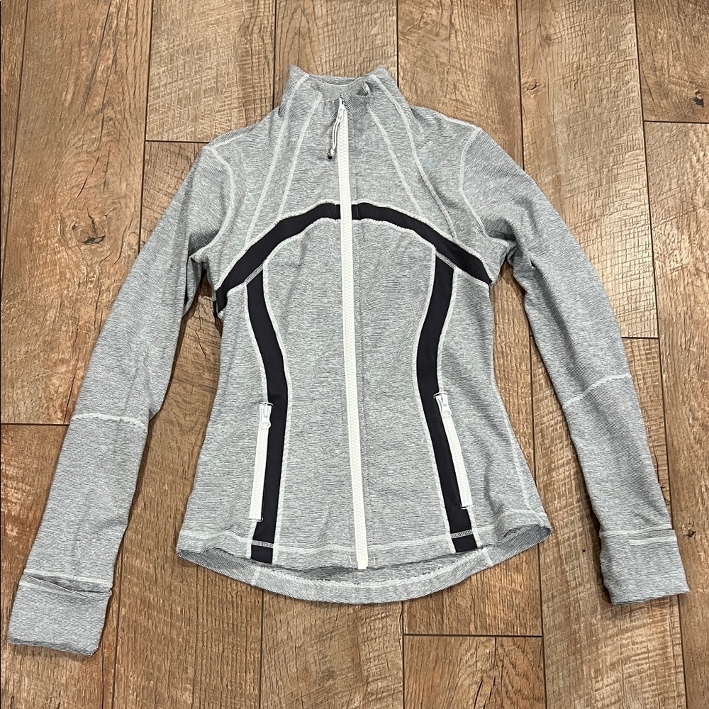 Lululemon Women’s Define Jacket Sz 6 Full Zip Gray White Stripe Thumbholes